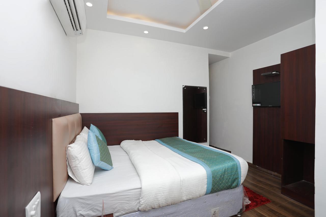 Hotel Corner Point นิวเดลี ภายนอก รูปภาพ