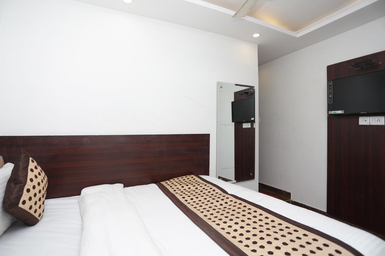 Hotel Corner Point นิวเดลี ภายนอก รูปภาพ